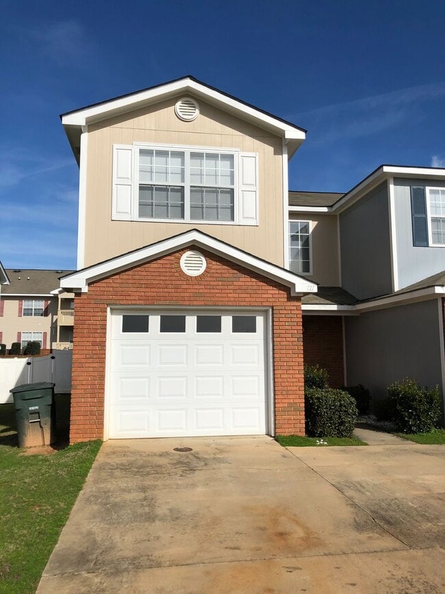 Building Photo - Wakefield!!! 3 Bedroom Townhome