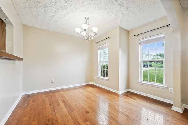 Photo - 2005 Rathie Dr