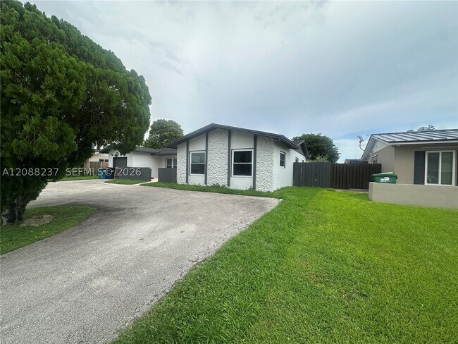 Photo - 11611 SW 122nd Ave