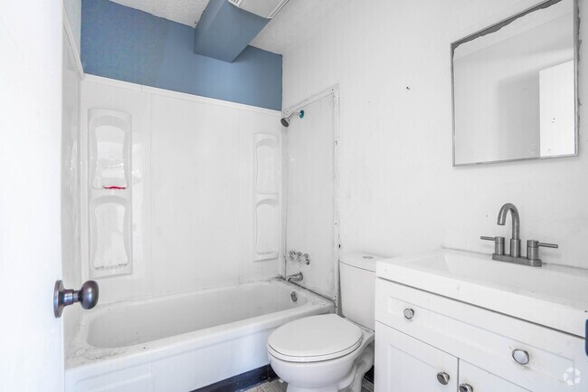 2BR, 1BA - Bathroom - Pipkin Apartments