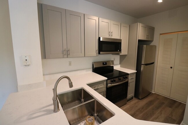 Building Photo - 560 Florida Club Blvd Unit 301