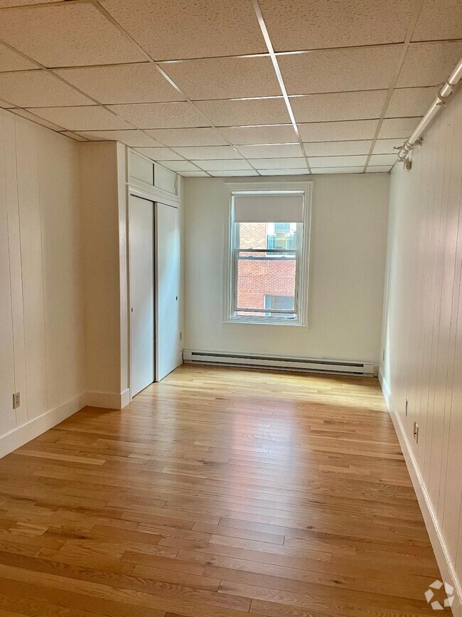 Building Photo - 264 Newbury St Rental