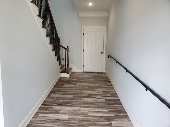 Entrada - Wheeler Apartments