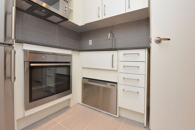 Building Photo - 56 Maitland Street Unit 212