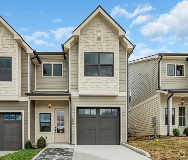 Building Photo - 3-bedroom 3.5 bathroom Home with Modern Am...