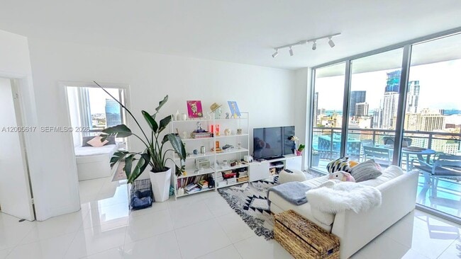 Building Photo - 350 S Miami Ave Unit 2813