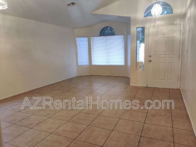 Photo - 493 E Cantebria Dr