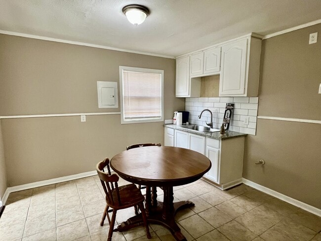 Photo - 5152 Enterprise St