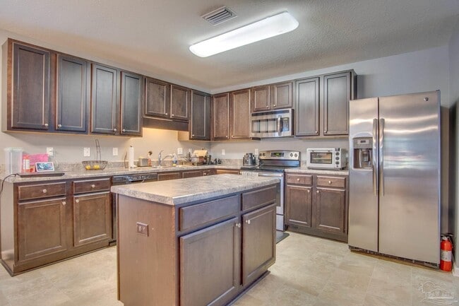 Photo - 172 Creekview Dr