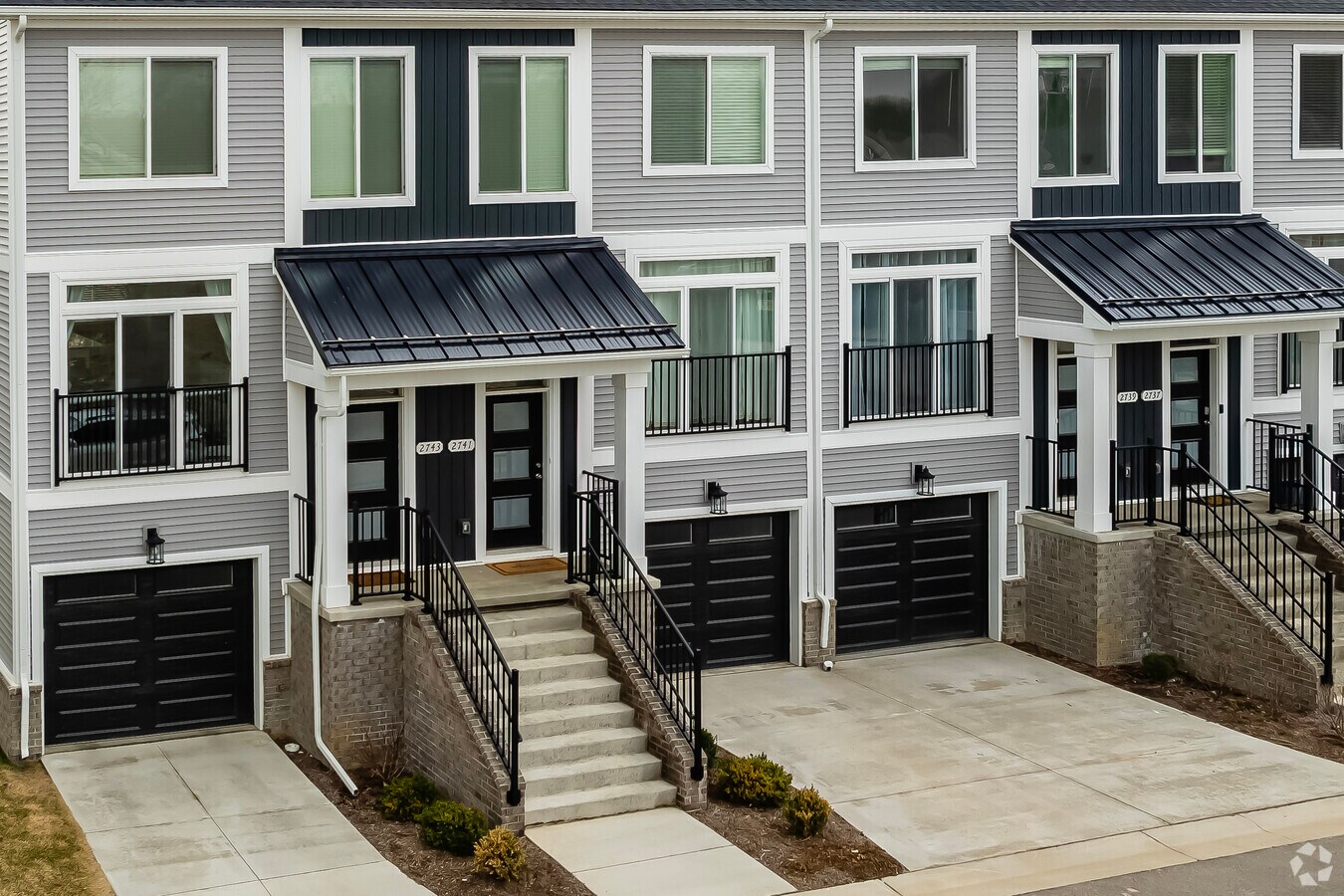 Entrances - Bristol Ridge