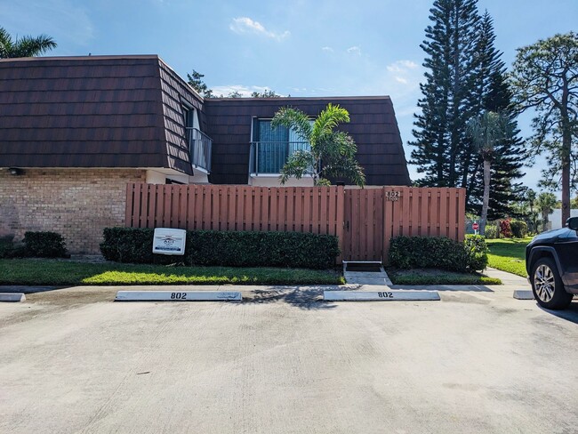 Building Photo - 2/2.5 Stuart Townhome near Intracoastal