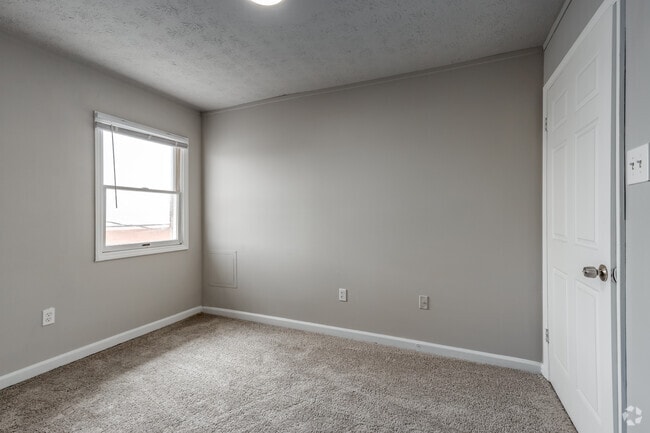2BR, 1BA - 780SF Traditional