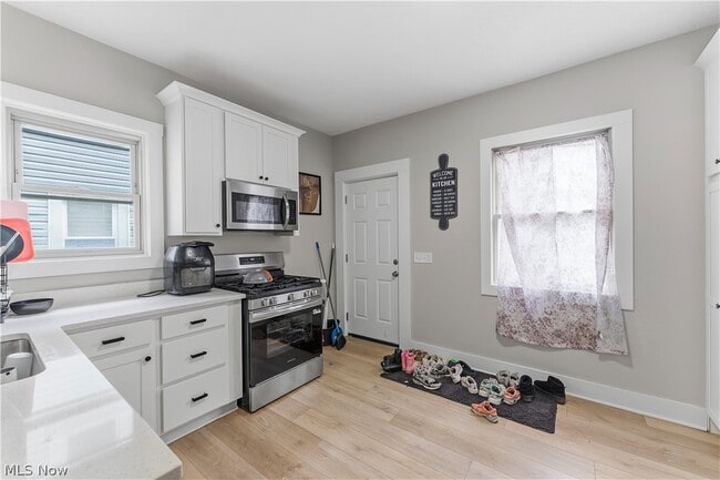 Photo - 9615 Larnder Ave