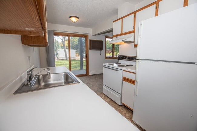 Photo - 2 Bedroom available at Woodridge Apartments in Northfield Unit 1940-1-74