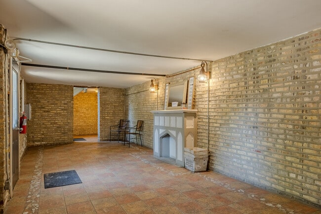 Photo - 3100 W Addison St Unit 1A