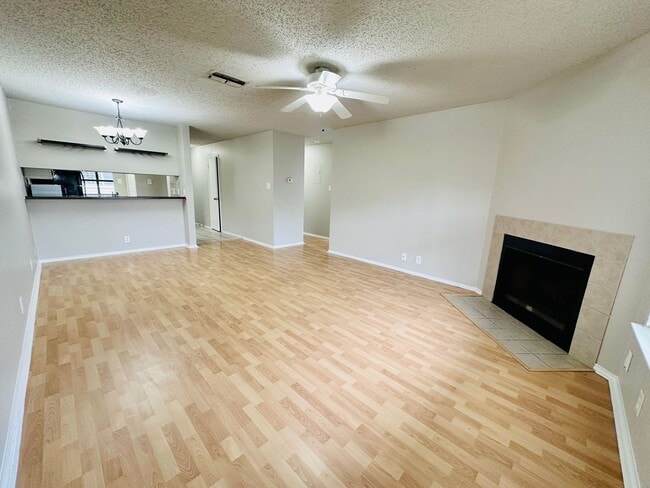 Building Photo - Charming 2BR/2BA Condo in South Congress -... Unit 2028