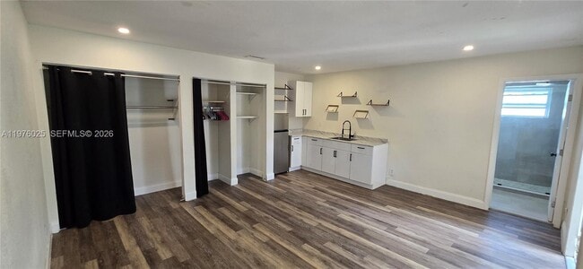 Building Photo - 201 NE 2nd Ave Unit 1