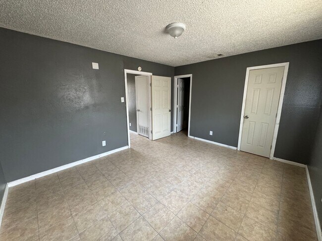 Photo - 1405 N Gray St Unidad 08