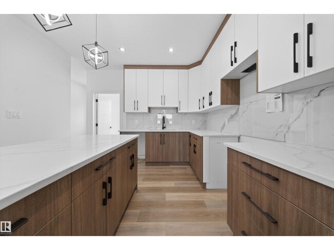 Photo - 5213-104A 104a St NW