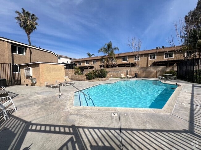 Building Photo - 947 S Mountain Ave Rental