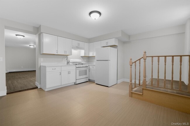 Photo - 135 Beekman Ave Unidad LR