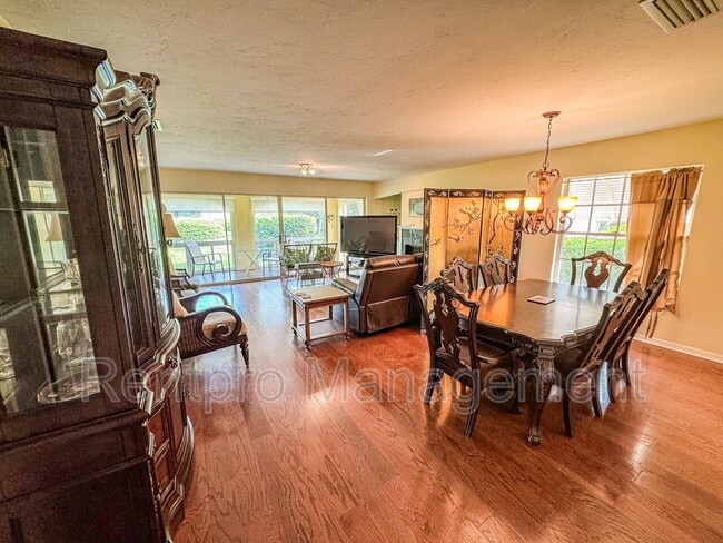 Photo - 5574 Chanteclaire Unidad #8