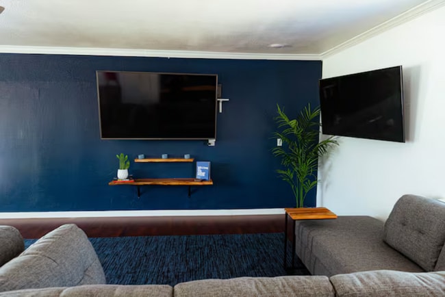 Photo - 1011 E Wintergreen Rd