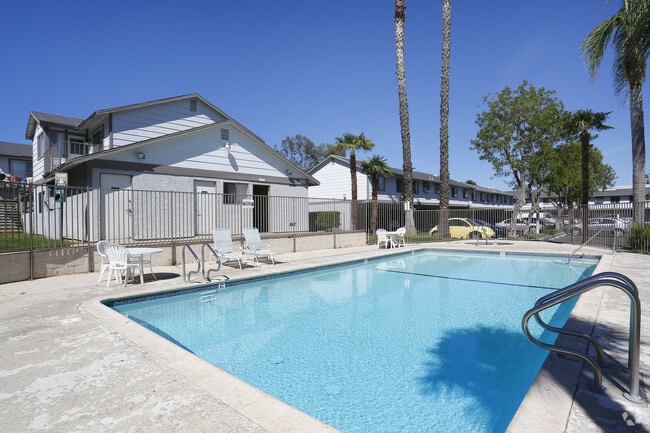 Piscina - Grand Oaks Apartments