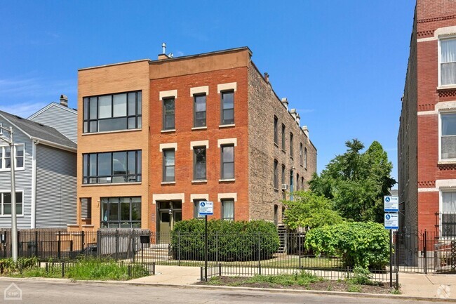 Building Photo - 1322 W Ohio St Rental