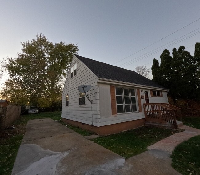 Photo - 915 Fairway St