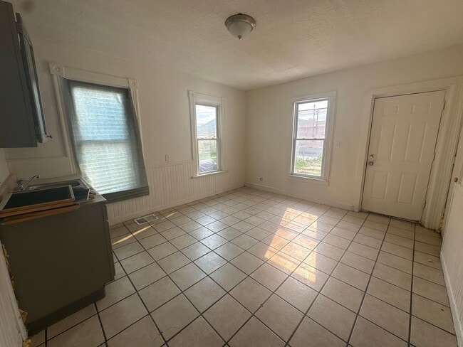 2145 N 29th St Unidad 2145 Lower
