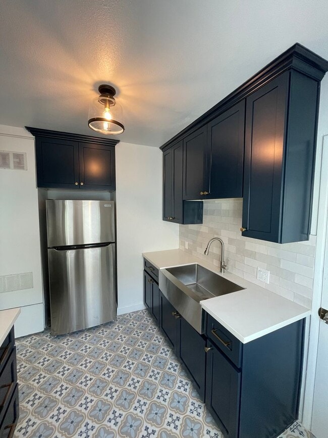 Photo - Remodeled 2BR in NoHo – Brand New Kitchen, 2 Parking Spaces, Walk to NoHo West Mall Unidad 11437 Oxnard St Apt 06