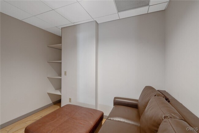 Photo - 108 W Jefferson St