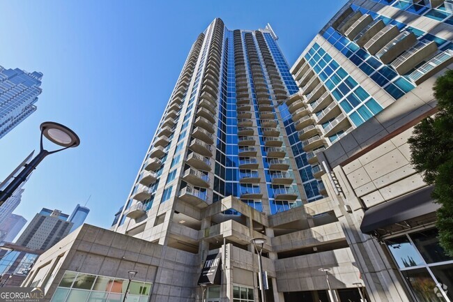 Building Photo - 400 W Peachtree St NW Unit 1310 Rental