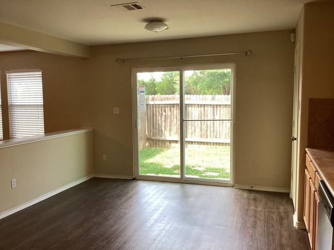Photo - 113 Hays Forest Cv