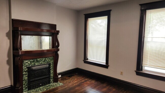 Photo - "Spacious 5-Bedroom Gem with 2 Full Baths in St. Louis – Your Ideal Family Home Awaits!"