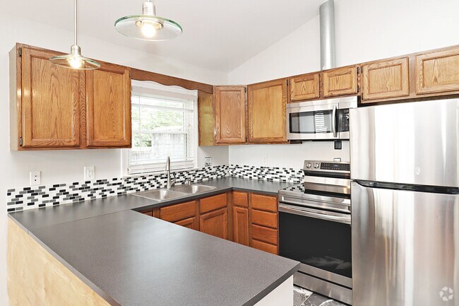 Building Photo - Pet-Friendly Fry's Spring Duplex With Fenc... Rental