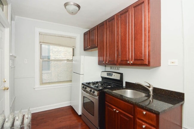 Photo - 549.5 W Surf St Unidad W4