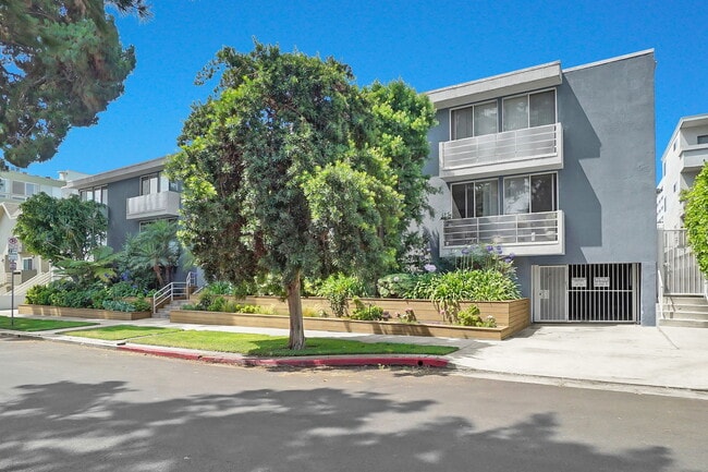 Building Photo - 2223 S Bentley Ave Unit 204 Rental