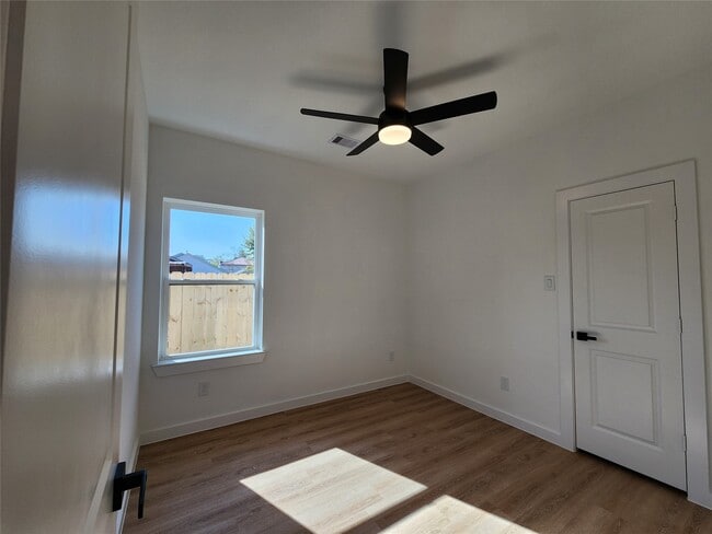 Photo - 7817 Beckley St