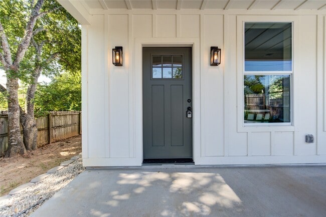 Photo - 11 E Obryant St