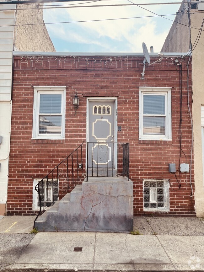 Building Photo - 2949 Hartville St Rental