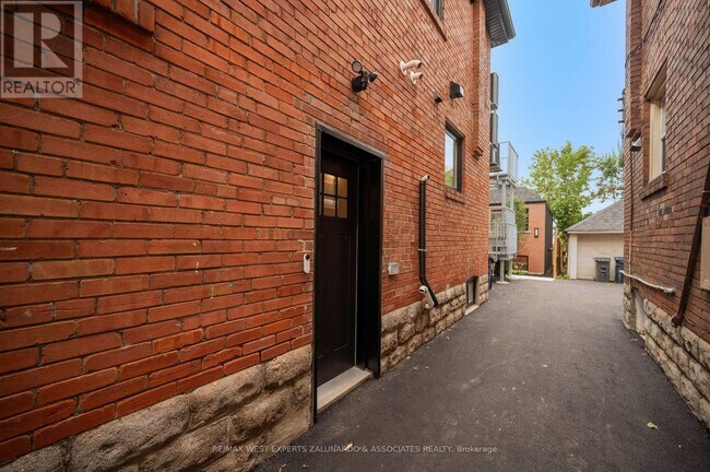 Photo - 412 Glenholme Ave