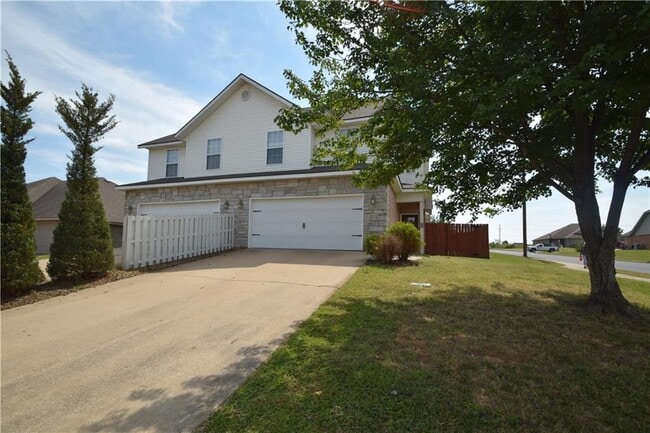 Building Photo - 3207 SW Deerfield Blvd Rental