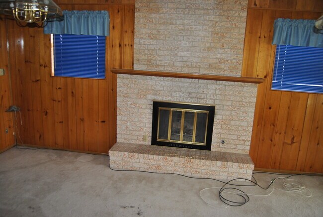 Photo - 929 Giles Rd
