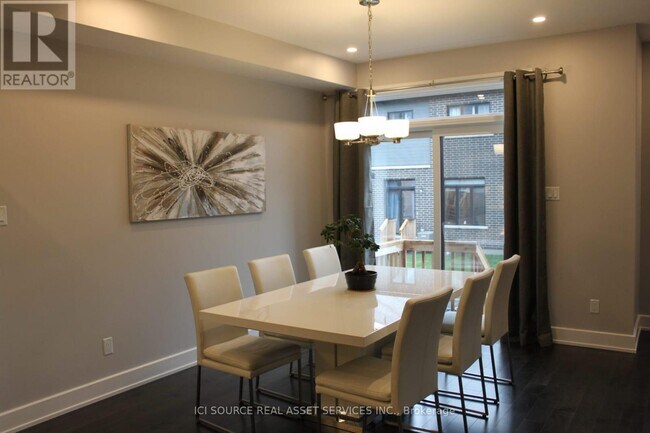 Photo - 333 Lysander Pl