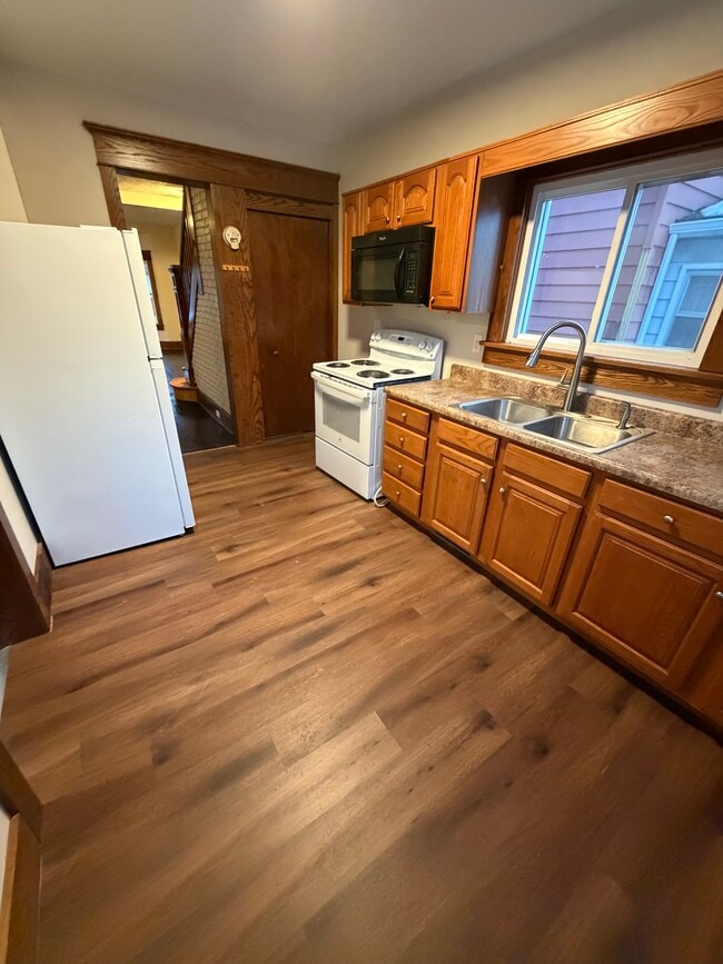 Photo - 1056 W 21st St