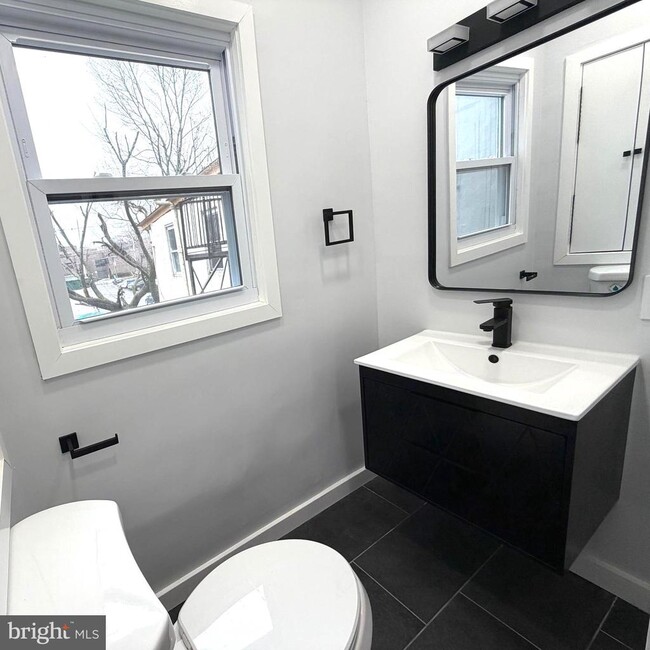 Photo - 330 N 2nd St