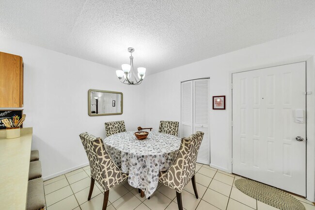 Photo - 3402 Gardens E Dr Unit 14a