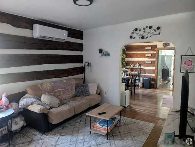 Building Photo - 117 Race St Rental